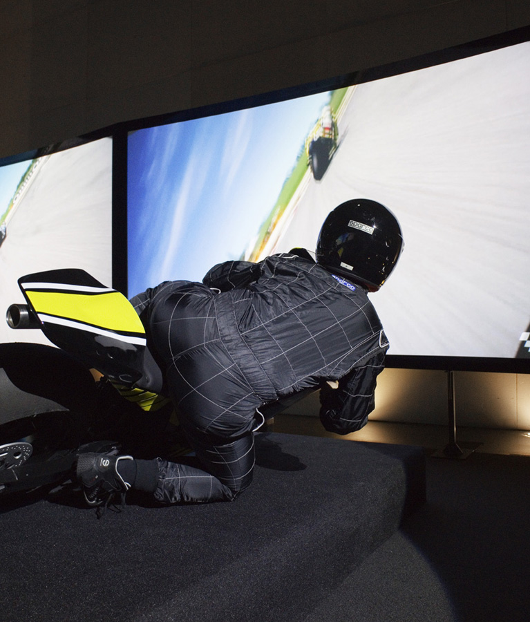 Simulateur Moto GP - Une inclinaison latérale de 60°